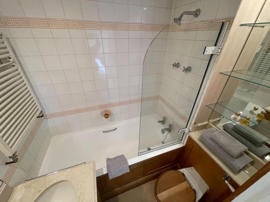 Circus Mews Townhouse:2 Beds:2 En-Suite Baths:Parking:City Centre:Quiet Area المظهر الخارجي الصورة